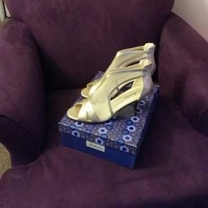 Dinah Gold Kitten Heels Size 11W